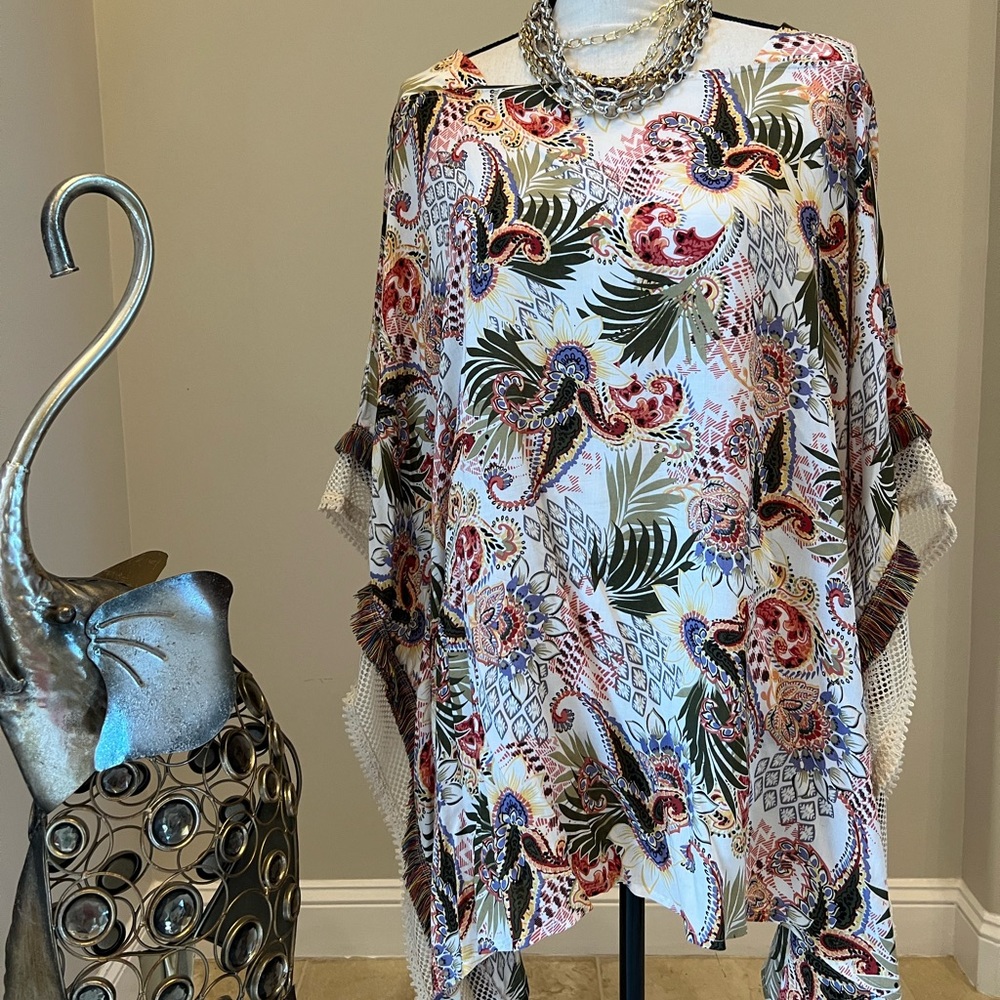 Chico’s Top in Tropical Print. Size S/M.